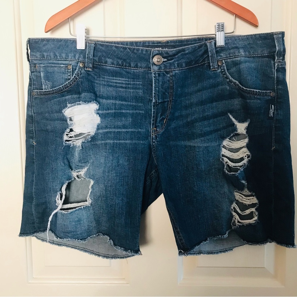 Silver Jeans Co. Denim Shorts Womens Waist 44” Inseam 8”